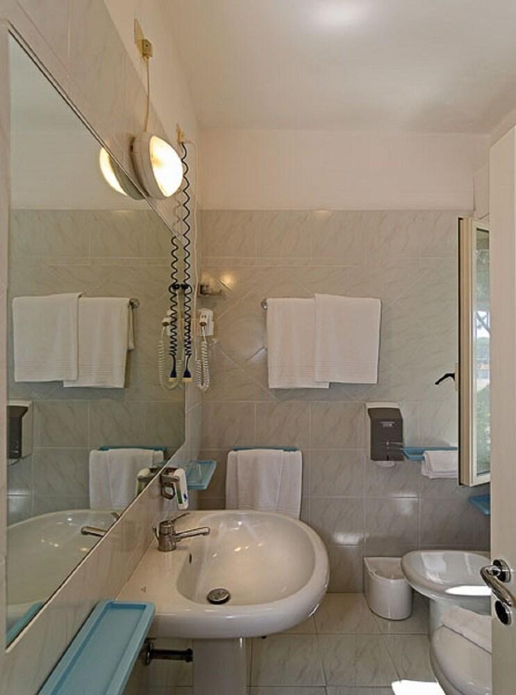 Hotel Le Ginestre Lido di Camaiore Ngoại thất bức ảnh